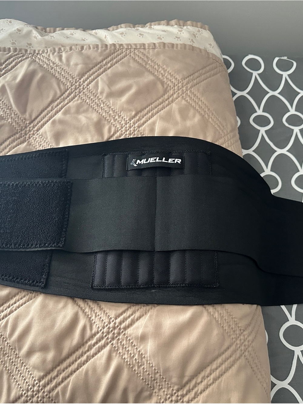 Mueller Black Support Back Brace Belt Unisex Size Small Like New
